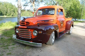1950 Mercury M-47 angle view